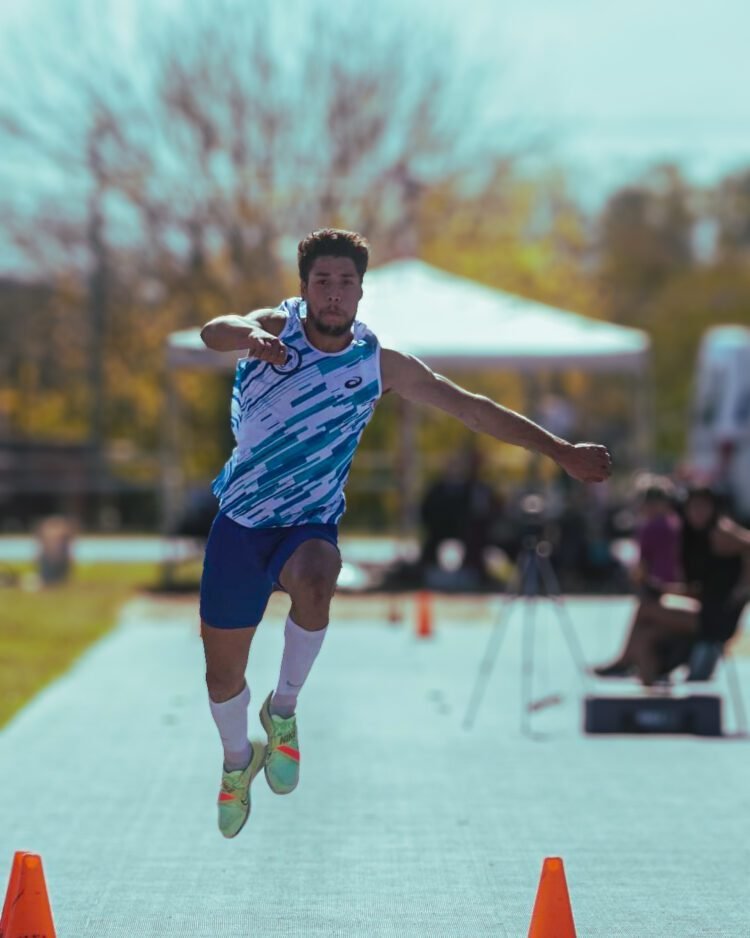 Nazareno Melgarejo pasó los 16 metros en salto triple