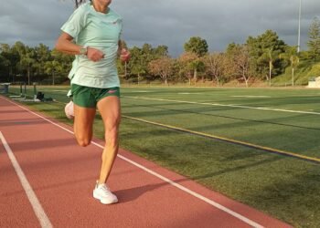 Florencia Borelli compite en 10.000 m en California