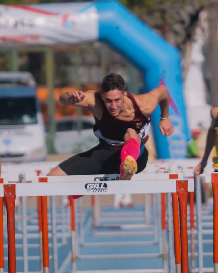 Renzo Cremaschi bajó los 14 segundos en 110 metros vallas, en Chile