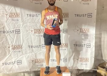 Exito de Tomás Vega en los Texas Relays