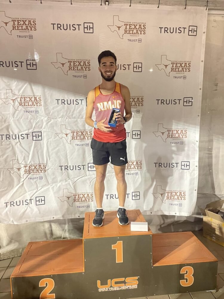 Exito de Tomás Vega en los Texas Relays