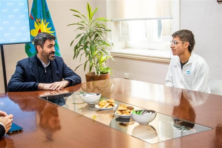 Reconocimiento en Junín al bicampeón sudamericano juvenil Uriel Muñoz