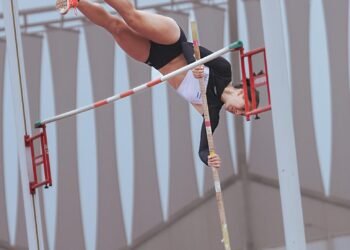 Carolina Scarponi triunfó en garrocha: tercera dorada para Argentina