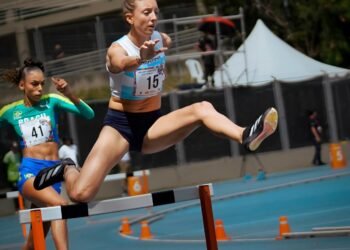 Gran victoria de Bernard Stilling en los 400 vallas con récord nacional juvenil