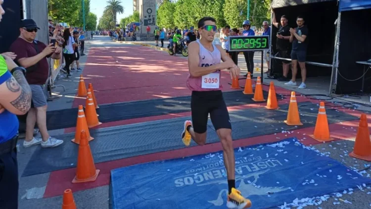 Córsico y Mariana Borelli ganaron los 10km «Dino Tinelli» en Bolívar