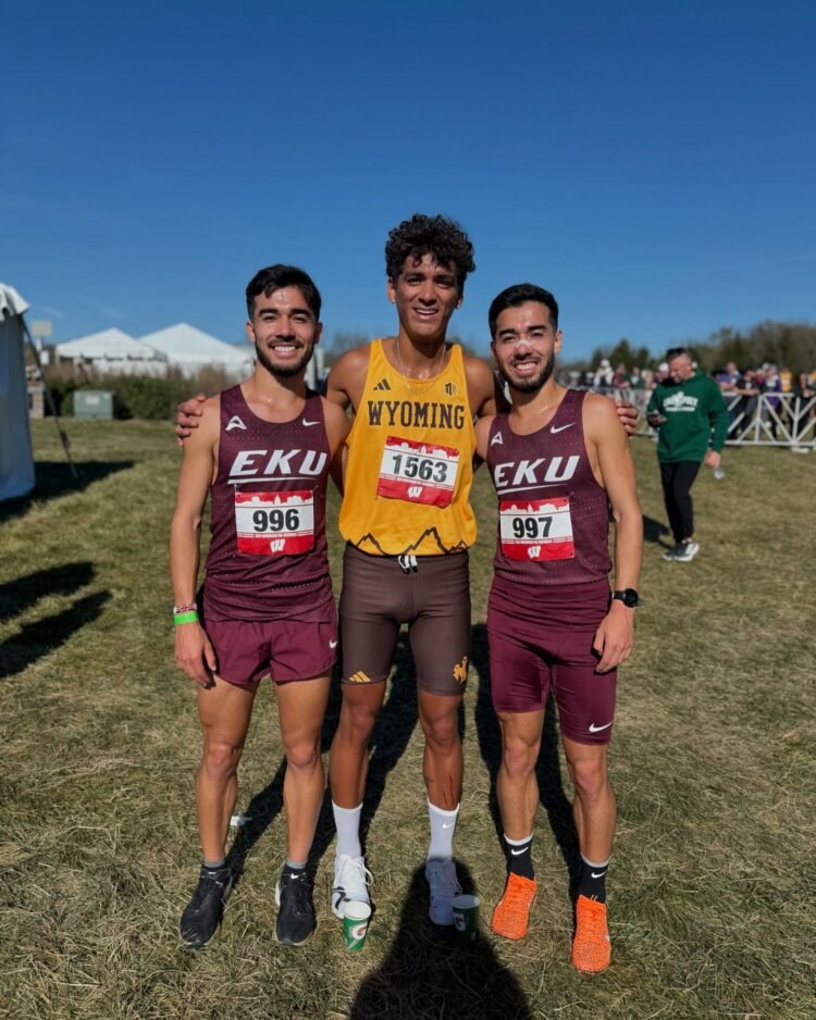 Los hermanos Vega y van der Hock, en la temporada universitaria de cross
