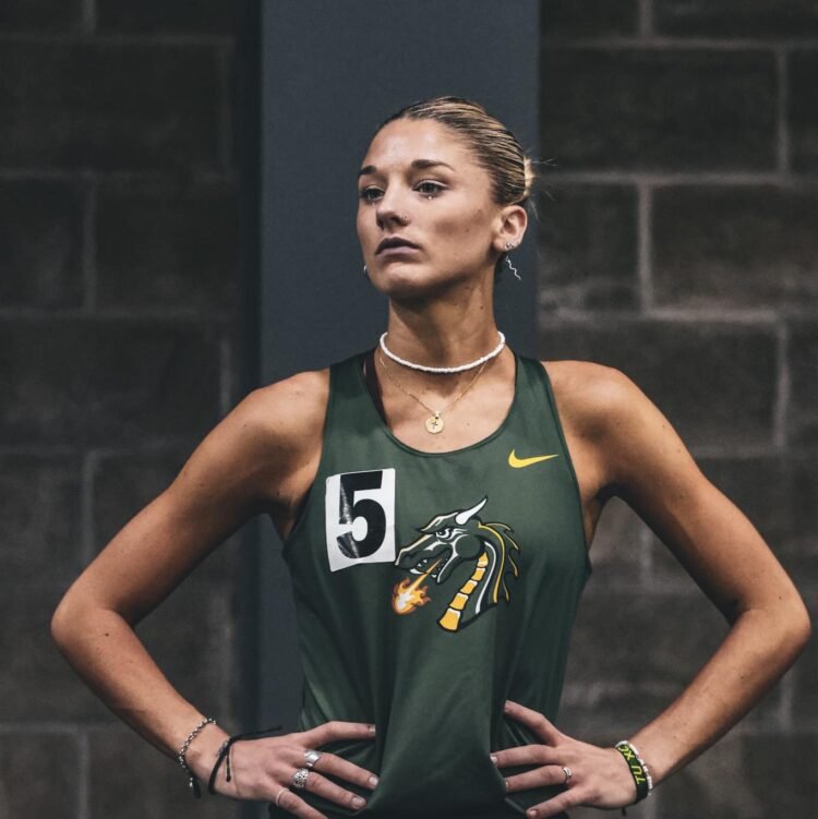 Se inició la temporada indoor en EE.UU., Inés Macadam lució en 3.000 m