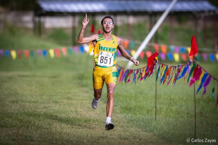 Uriel Muñoz, campeón de cross en Puerto Rico