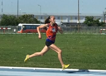 Medallas de plata para Zoe Gorsky y Felipe Bond en los 800 m de los Juegos Escolares