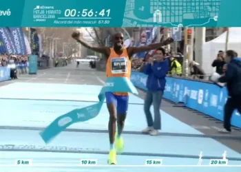 ASOMBROSO RECORD MUNDIAL DE 21k DE KIPLIMO; ERARIO Y SU MEJOR MARCA
