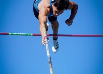 Agustín Carril se afianza en salto con garrocha