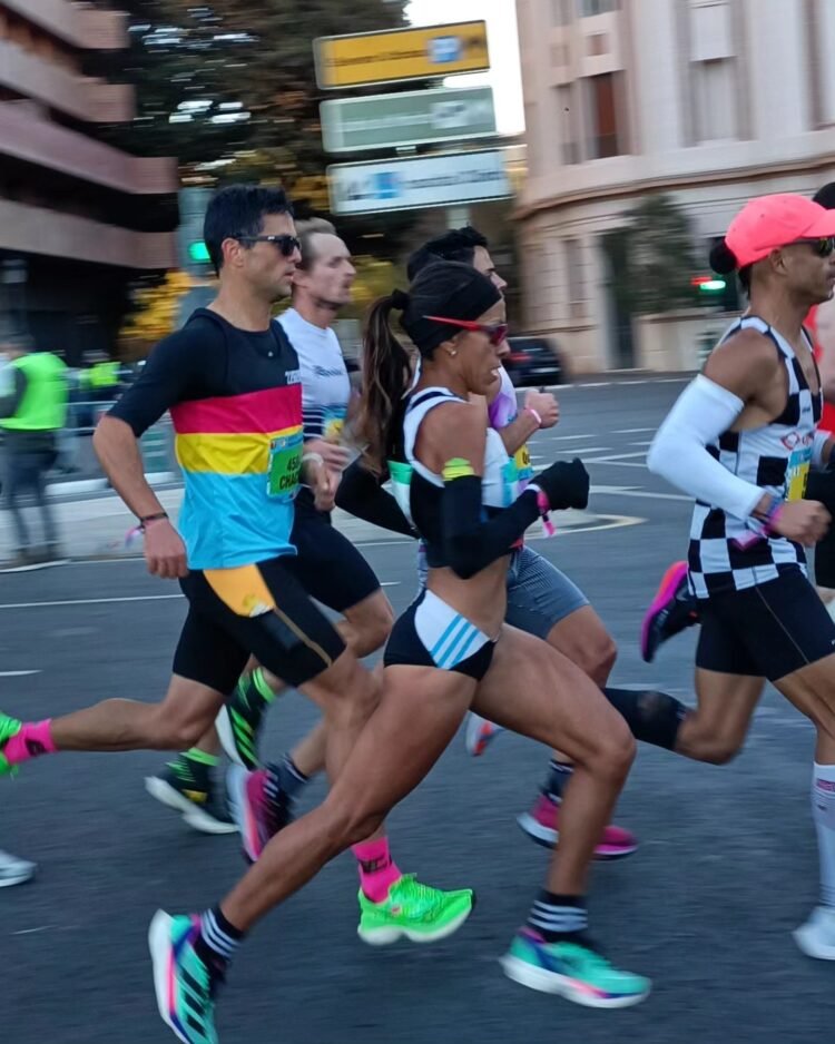 Marcela Gómez logró el 3° puesto en el maratón de Porto Alegre