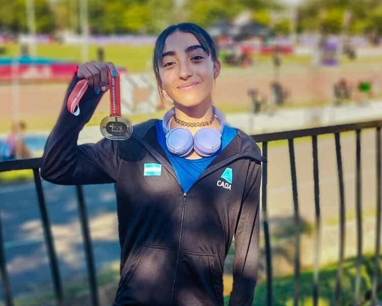 Irene Pernía logró la medalla de oro en los 3.000 metros