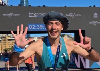 Lucas Báez compitió en el maratón de Sidney y marcó 2:28:00