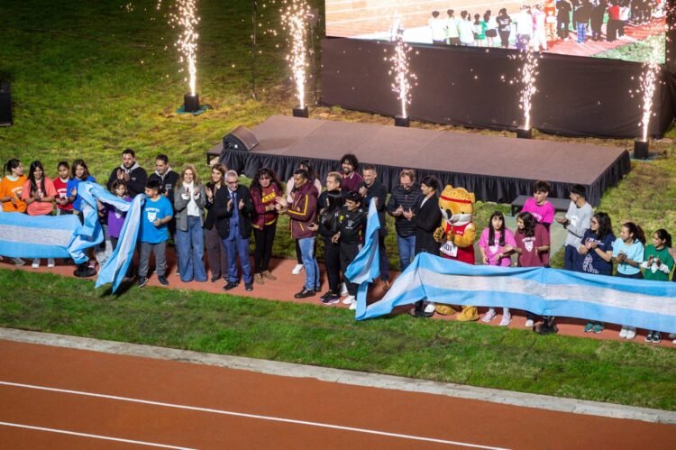 Inauguraron la pista sintética en Tigre