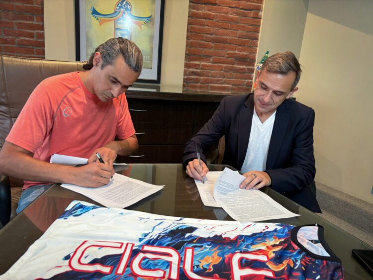 LA CADA CIERRA ACUERDO y CIALF SERÁ EL NUEVO PROVEEDOR DE LA INDUMENTARIA OFICIAL DE LA ARGENTINA