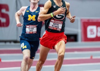 Matías Reynaga estableció el récord de la milla en pista cubierta