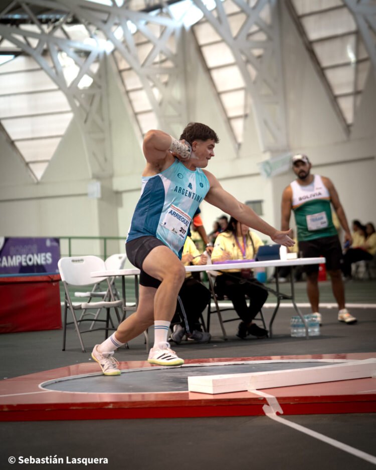 Récord de Ferrari en largo y medallas para Arriéguez, Scarponi y la posta 4×400