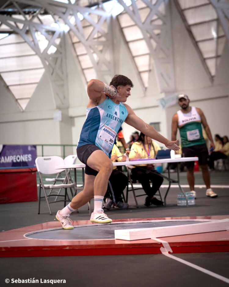 Récord de Ferrari en largo y medallas para Arriéguez, Scarponi y la posta 4×400