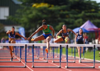 La brasileña Vitoria Sena Batista Alves impresionó con sus 12.85 en vallas