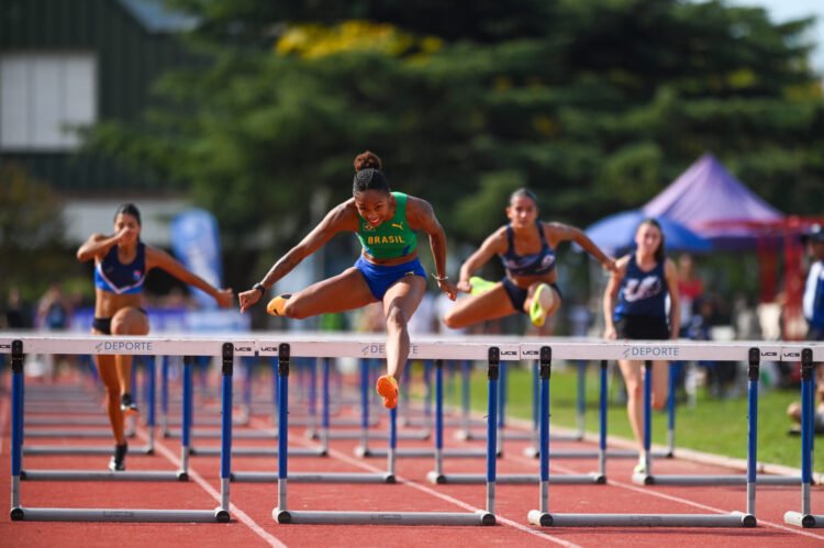 La brasileña Vitoria Sena Batista Alves impresionó con sus 12.85 en vallas