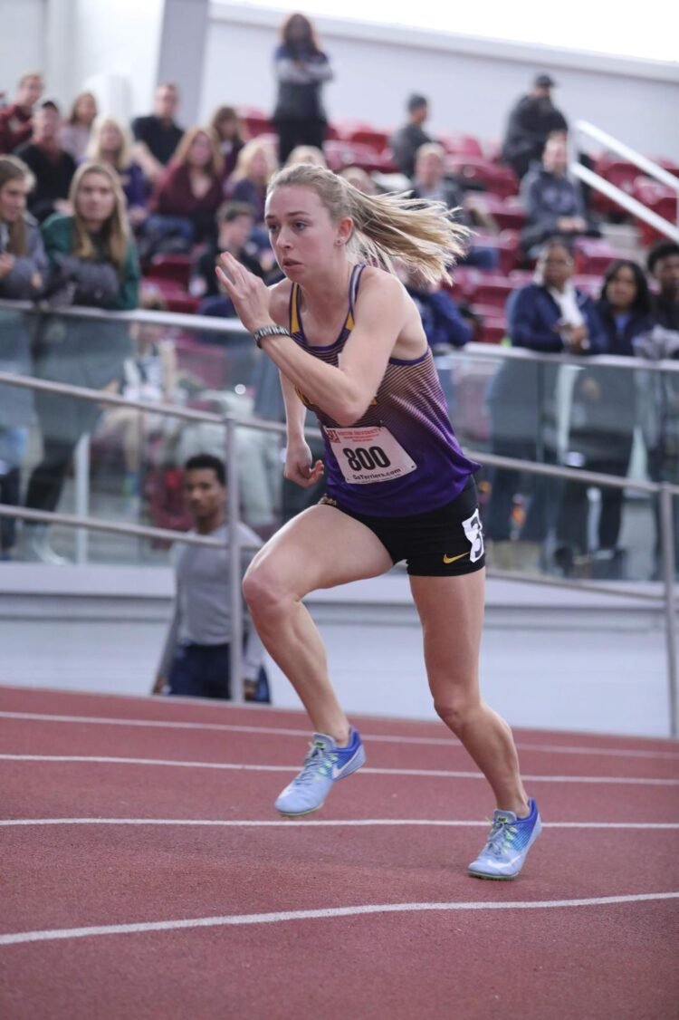 Megan Powell, 53.71 en 400 metros