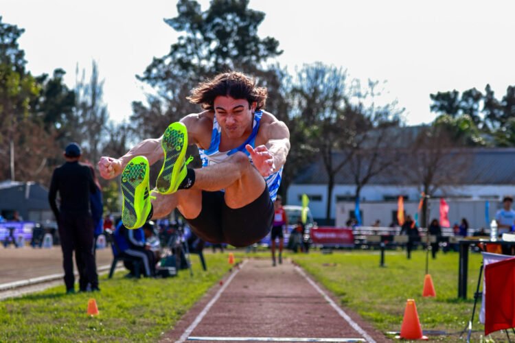 Récord de Martín Saavedra al inaugurarse el Nacional u23
