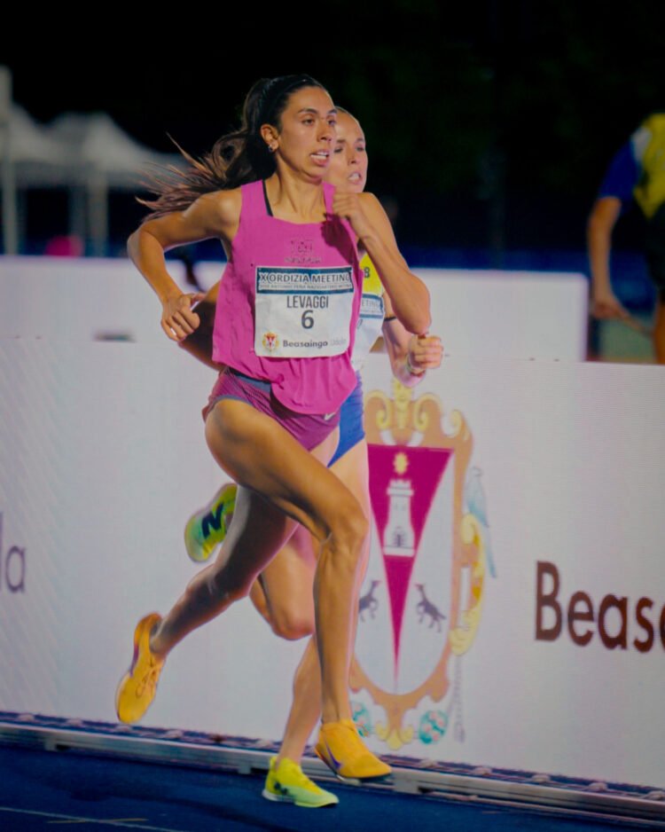 Notable Micaela Levaggi: récord sudamericano de 1.500