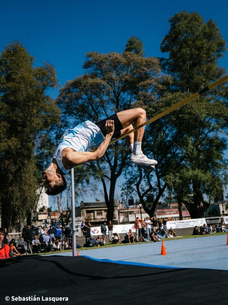 Carlos Layoy extiende su historia en el salto en alto de los Nacionales