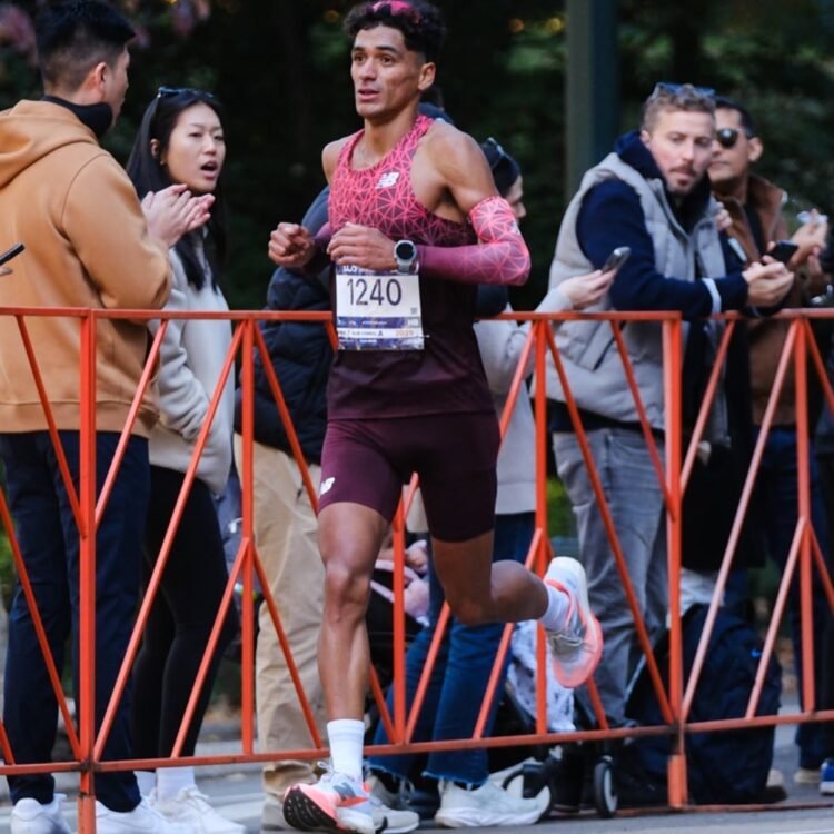 Dylan van der Hock marcó 2:17:43 en el maratón de Chicago